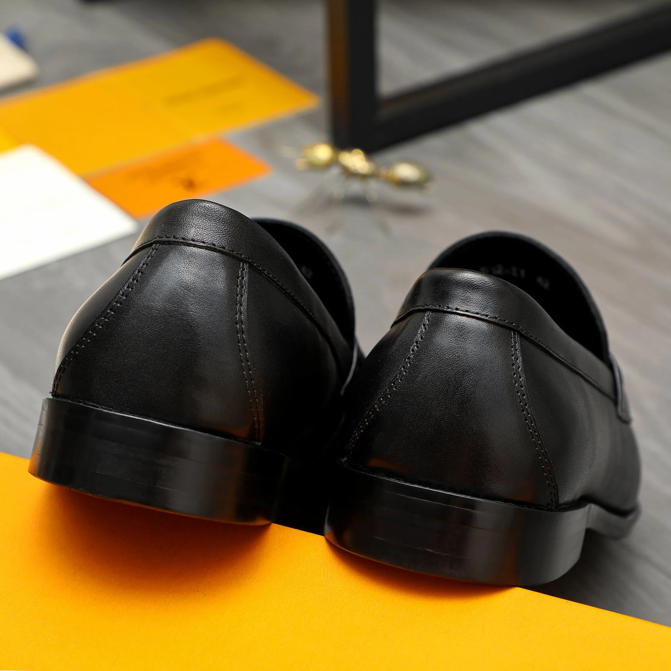 Men's shoes 💰442 Product trademark: LV "Louis Vuitton" business slip-on leather shoes Regular size: 38-46 (45.46 custom-made, non-returnable) Product materials: Selected high-quality cowhide upper, cowhide lining, original rubber outsole